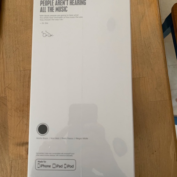 Beats Studio 3 Wireless headphones. - Picture 3 of 5